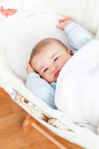 Read more about the article Prześcieradła do łóżeczka niemowlęcego – gwarancja komfortowego snu maluszka