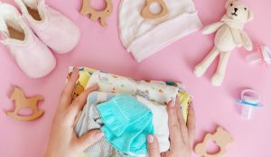 Read more about the article Wyprawka niemowlęca dla dziewczynki – praktyczne i urocze przygotowanie na przyjście maluszka