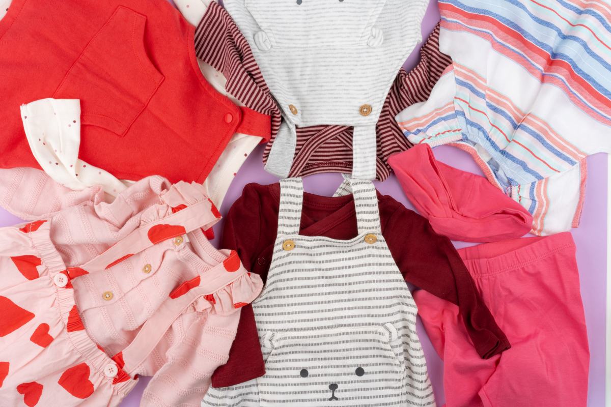 Read more about the article Stylowe ubranka niemowlęce ze zdrowych materiałów – komfort, jakość i modny wygląd dla maluszków