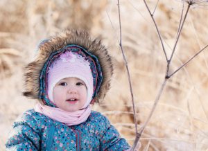 Read more about the article Jak ubrać niemowlaka w chłodniejsze dni – praktyczne wskazówki dla rodziców